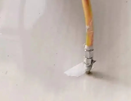 灞桥瓷砖空鼓维修公司专业解答在瓷砖铺贴过程中，如果使用的砂料过粗（如全部使用了粗砂），可能会导致以下问题