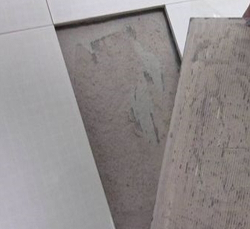 灞桥瓷砖空鼓维修公司分享瓷砖铺贴时如果打浆（即涂抹在瓷砖背面和基层上的砂浆或瓷砖胶）过少，会带来以下问题